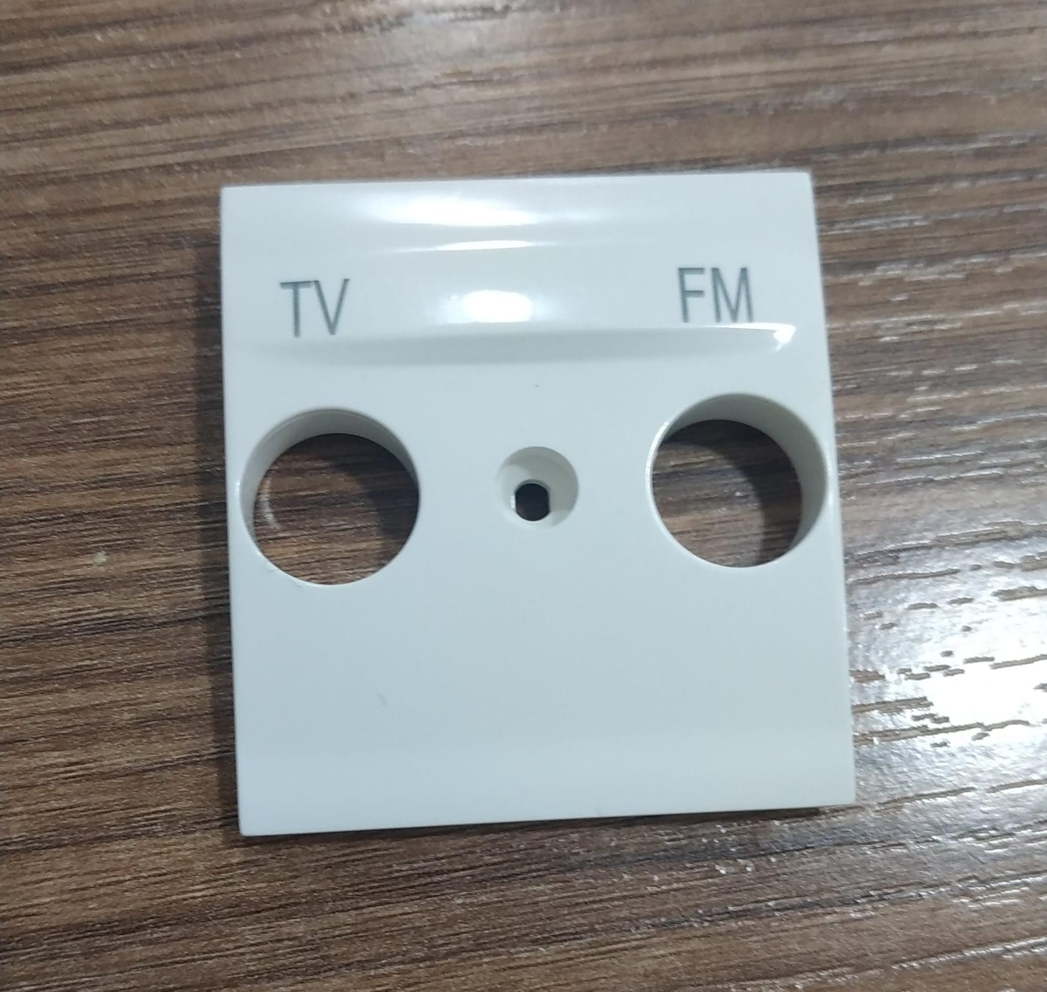 Lote de 2 carátulas toma TV/FM marfil Eunea Unica