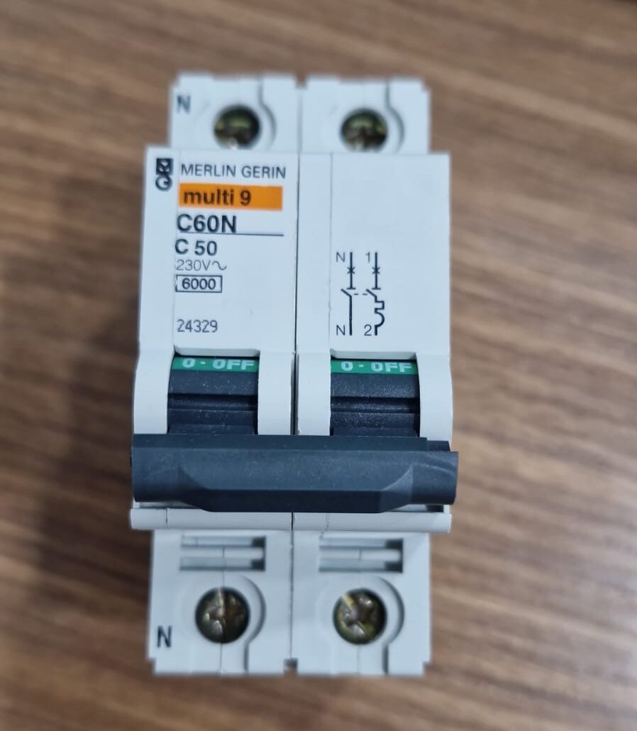 Interruptor magnetotérmico Merlin Gerin 24329 1P+N 50A curva C 6000 A