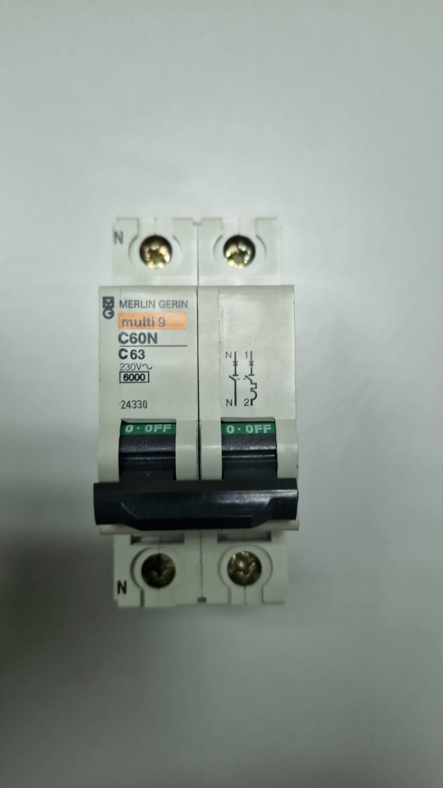 Interruptor magnetotérmico Merlin Gerin 24330 1P+N 63A curva C 6000 A