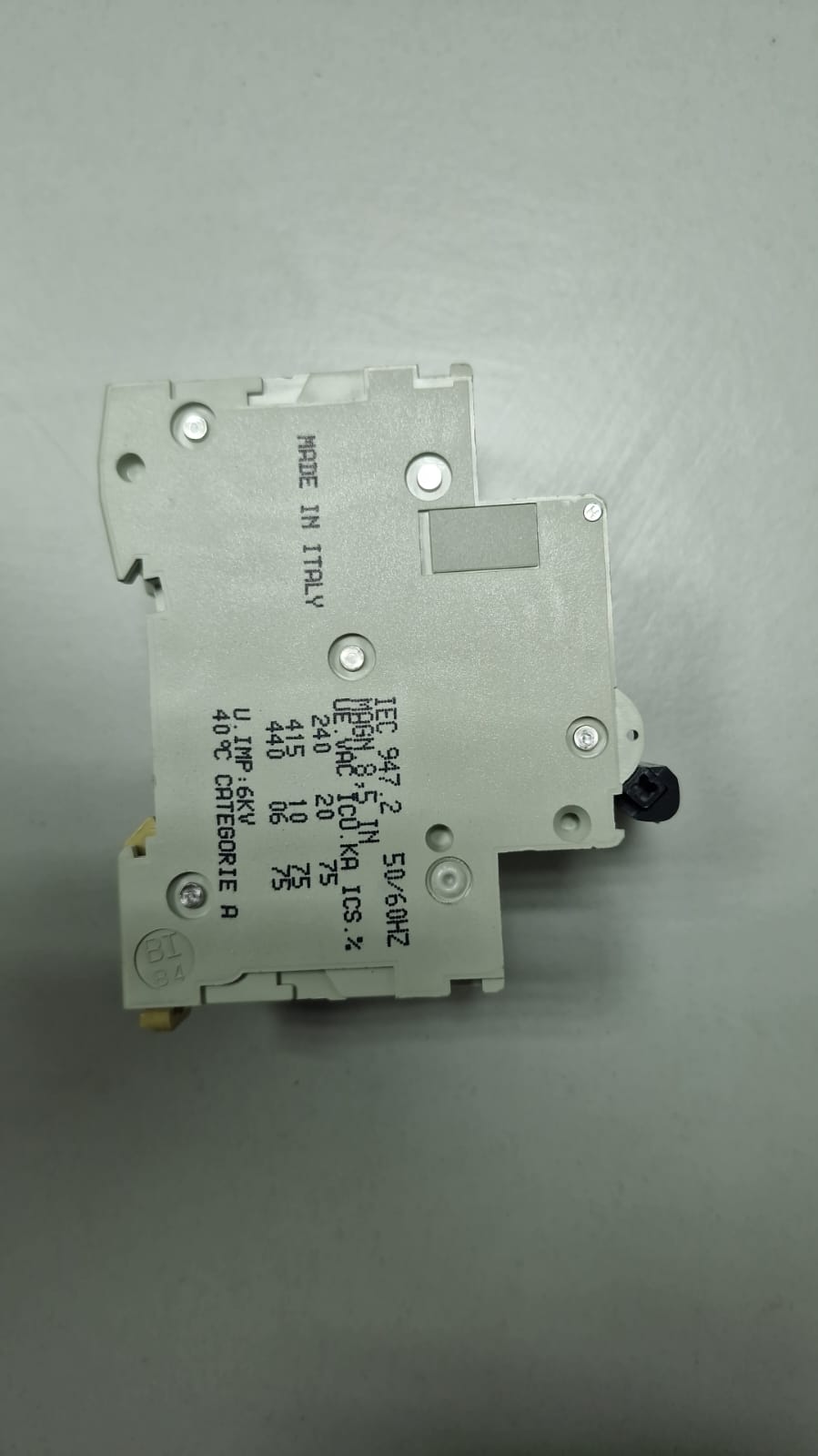 Interruptor magnetotérmico Merlin Gerin 24330 1P+N 63A curva C 6000 A - Imagen 2