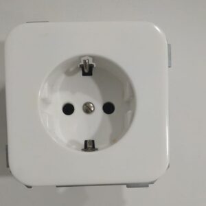 Base enchufe normal con seguridad Simon 31 31431‑60 blanco