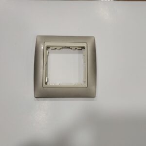 Marco Simon 82 82714-34 1 elemento cava mate marfil con defecto