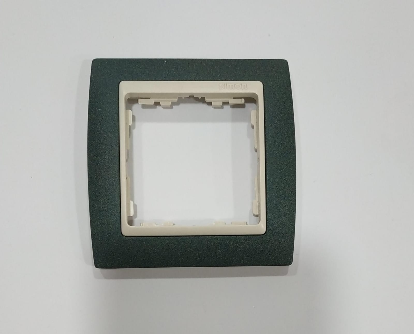 Marco Simon 82 82711-65 1 elemento verde textura con zócalo marfil