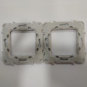 Bastidor de plástico Unica Schneider con desperfecto